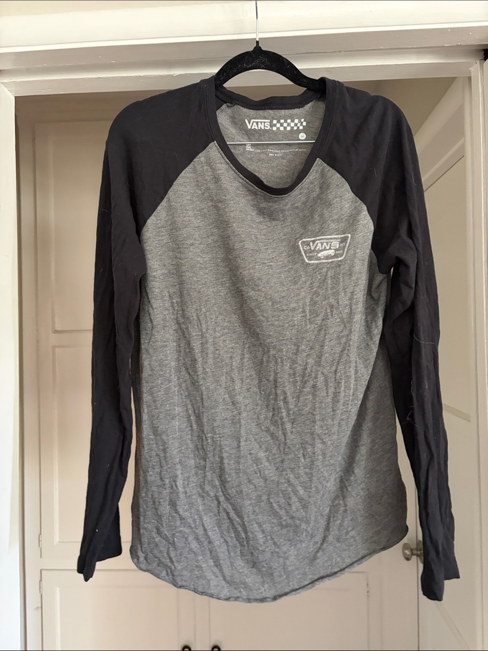 Vans Men's Two-Tone Gray Body Black Raglan Long-Sleeve Shirt